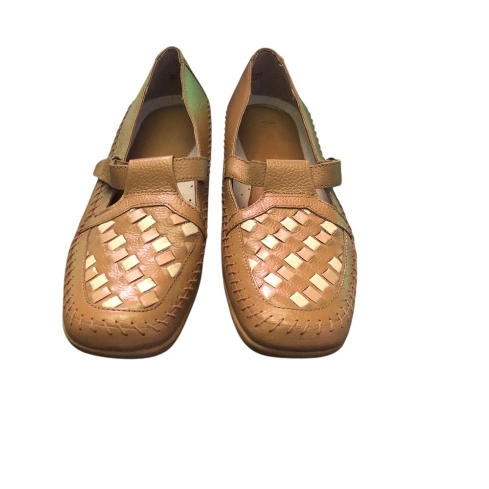 Mushrooms Elegant Tan and Cream Checkered Pattern Leather Flats for Women